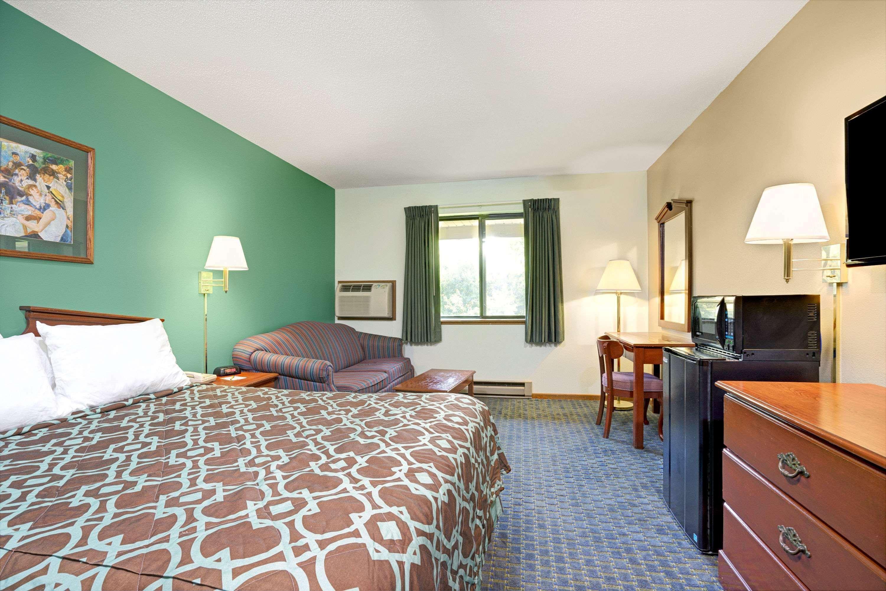Super 8 By Wyndham Hudson Otel Dış mekan fotoğraf
