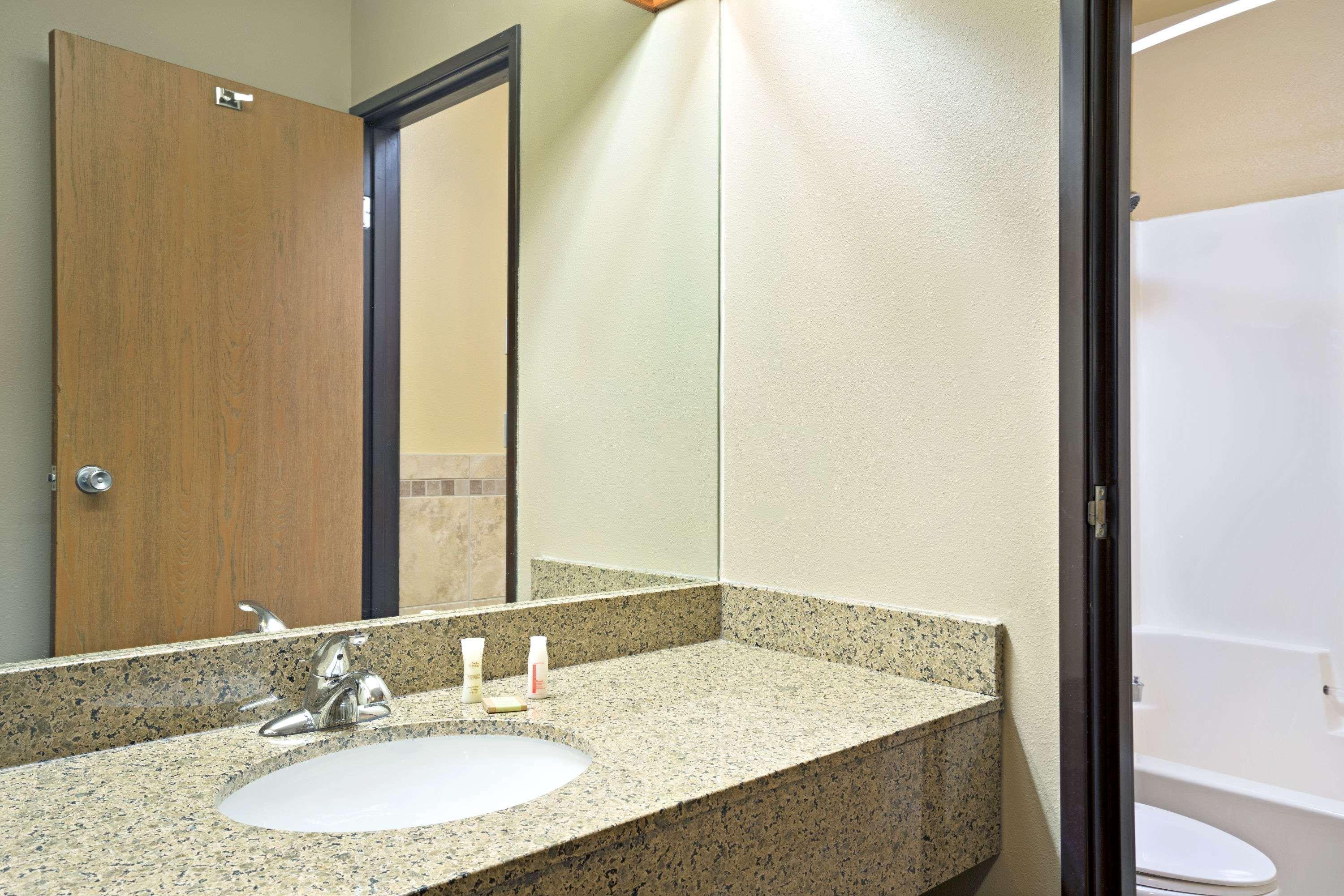 Super 8 By Wyndham Hudson Otel Dış mekan fotoğraf
